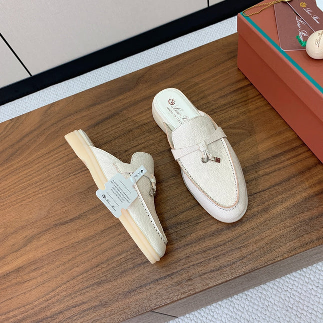 LP FLAT MULES 25S IN CREAM WHITE LAMBSKIN WITH SILVER HARDWARE