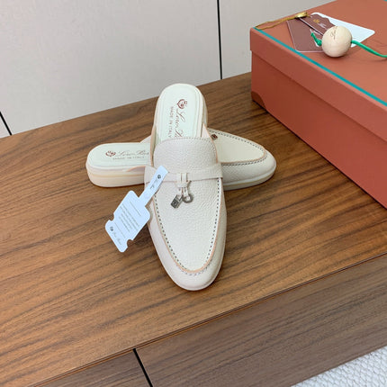 LP FLAT MULES 25S IN CREAM WHITE LAMBSKIN WITH SILVER HARDWARE