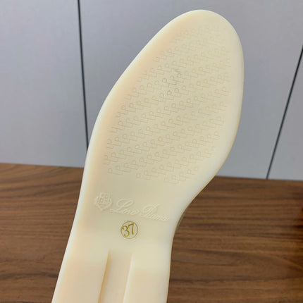 LP FLAT MULES 25S IN CREAM WHITE LAMBSKIN WITH SILVER HARDWARE