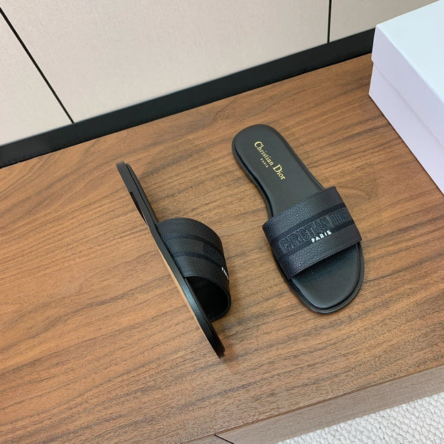 DIOR 25S DWAY SLIDE IN BLACK CALFSKIN