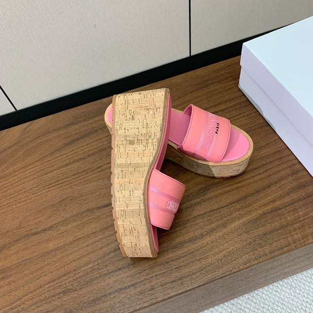DIOR 25S DWAY WEDGE SLIDE 90 MM IN PINK CALFSKIN