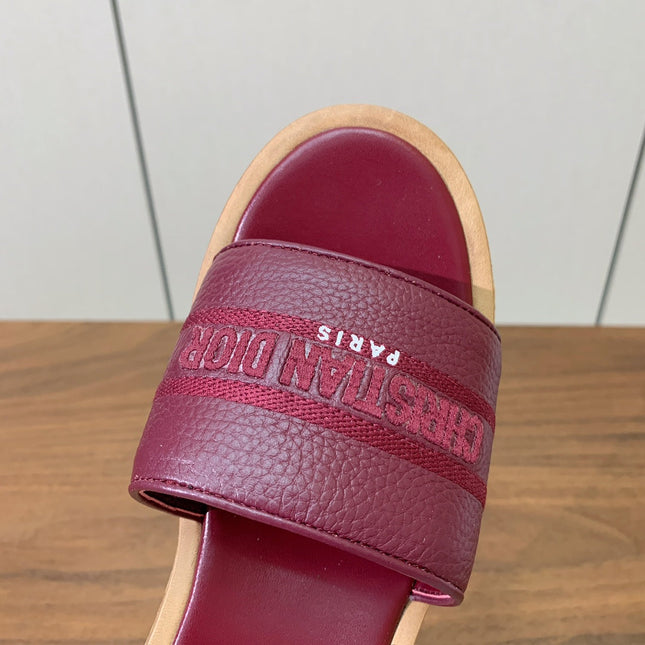 DIOR 25S DWAY WEDGE SLIDE 90 MM IN DARK RED CALFSKIN