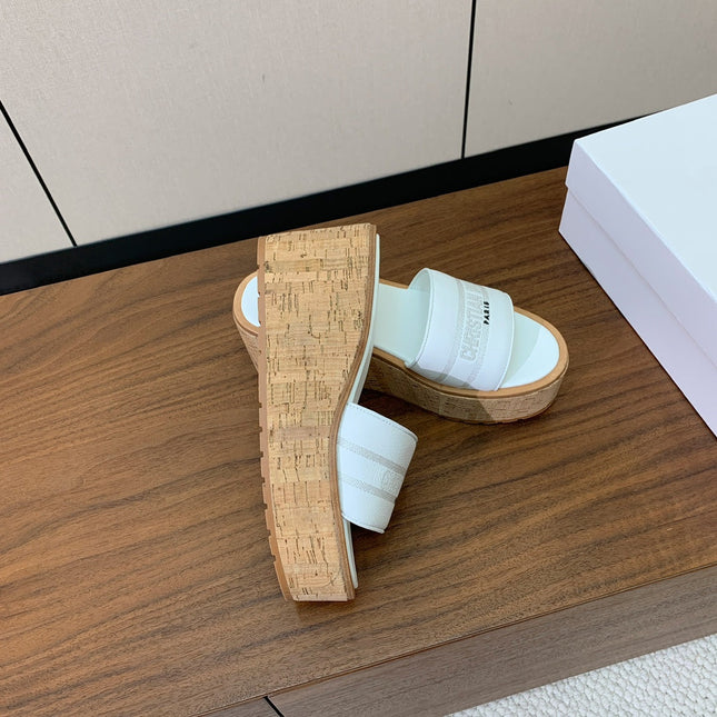 DIOR 25S DWAY WEDGE SLIDE 90 MM IN WHITE CALFSKIN