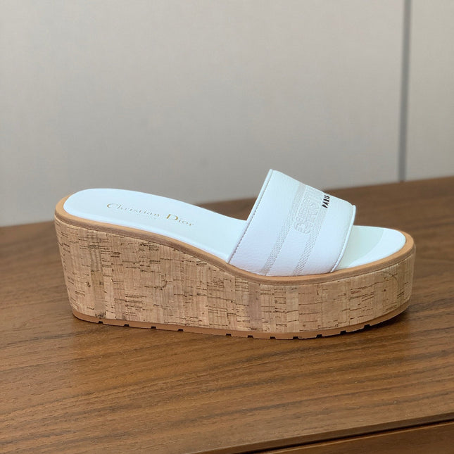 DIOR 25S DWAY WEDGE SLIDE 90 MM IN WHITE CALFSKIN
