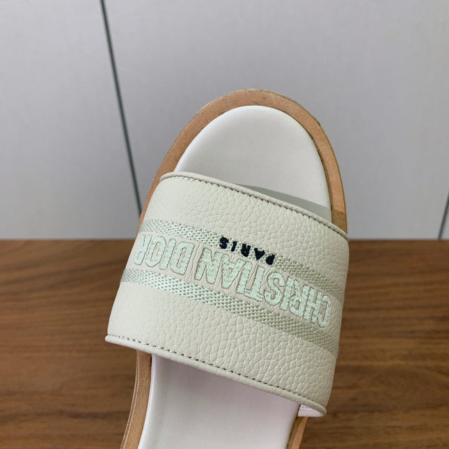 DIOR 25S DWAY WEDGE SLIDE 90 MM IN CREAM WHITE CALFSKIN