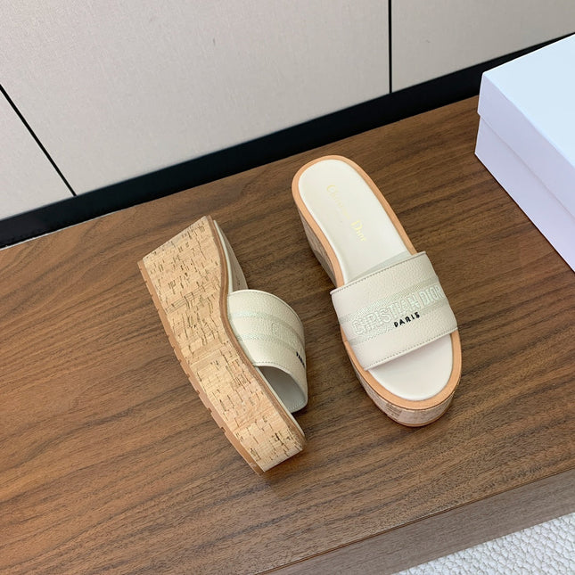 DIOR 25S DWAY WEDGE SLIDE 90 MM IN CREAM WHITE CALFSKIN