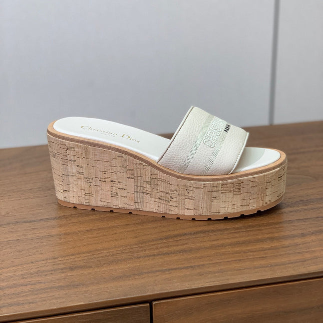 DIOR 25S DWAY WEDGE SLIDE 90 MM IN CREAM WHITE CALFSKIN