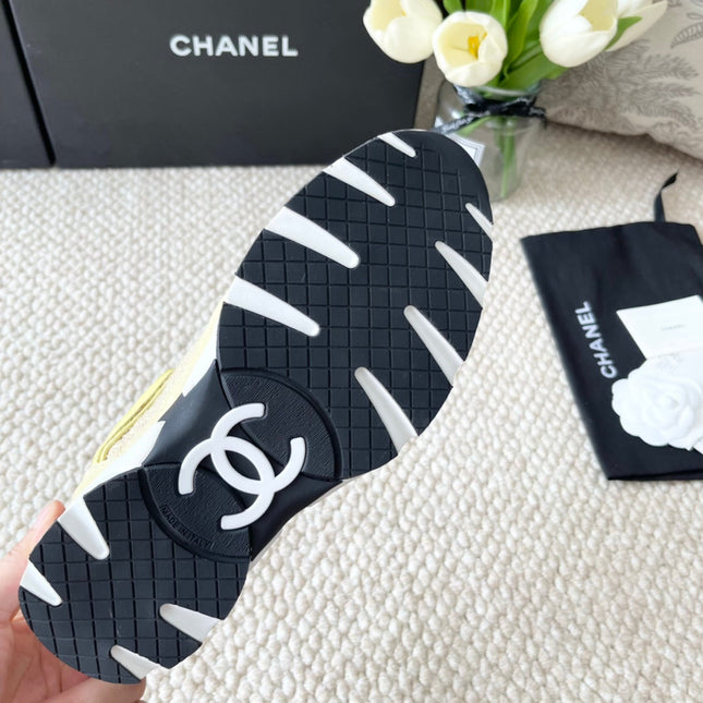 CC SNEAKER IN LIGHT YELLOW WOOL TWEED AND SUEDE