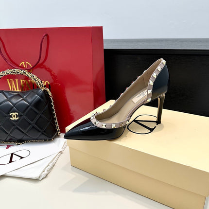 VLTN ROCKSTUD HEELS 25S 85 MM IN BLACK GLOSSY LEATHER