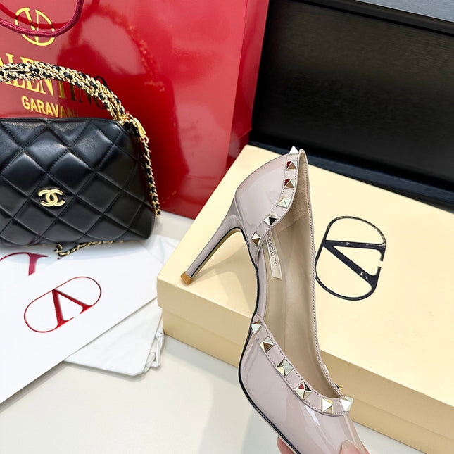 VLTN ROCKSTUD HEELS 25S 85 MM IN SOFT LILAC BEIGE GLOSSY LEATHER