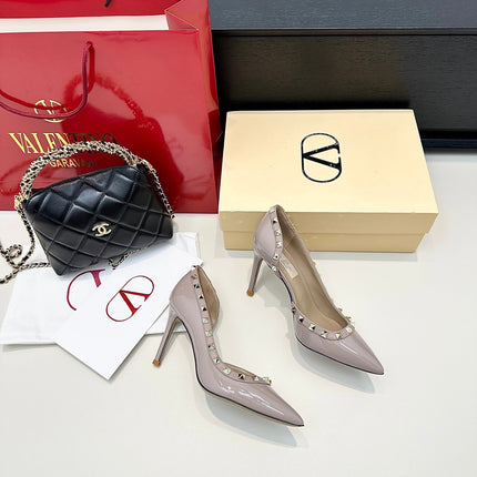 VLTN ROCKSTUD HEELS 25S 85 MM IN SOFT LILAC BEIGE GLOSSY LEATHER