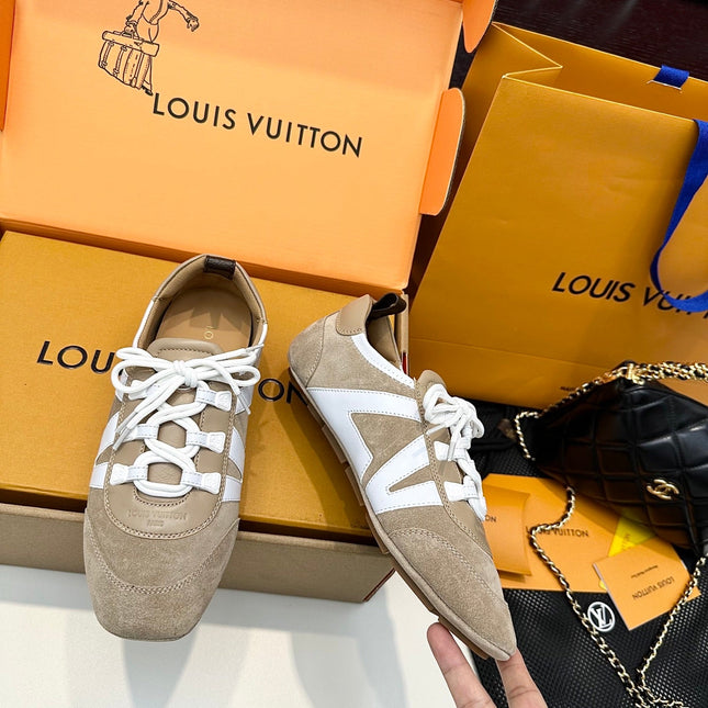 SNEAKERINA TRAINERS IN BROWN AND WHITE SUEDE