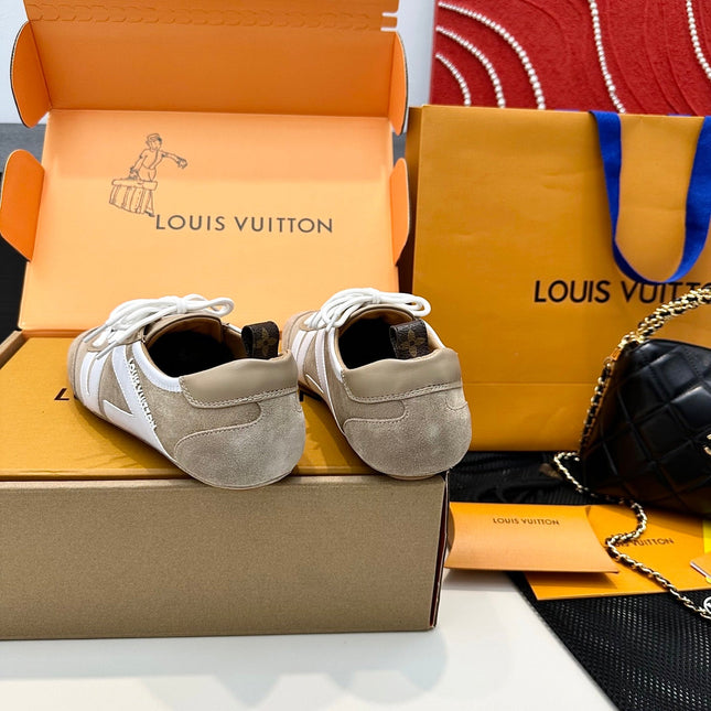 SNEAKERINA TRAINERS IN BROWN AND WHITE SUEDE