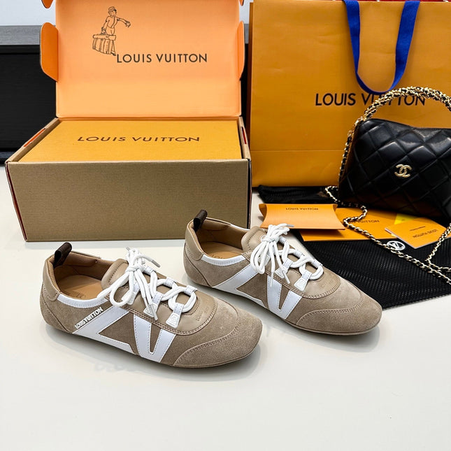 SNEAKERINA TRAINERS IN BROWN AND WHITE SUEDE