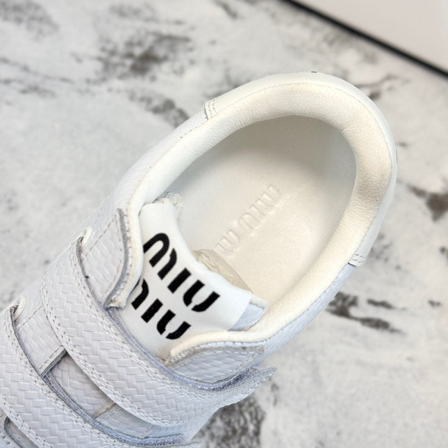 RETRO SNEAKERS WITH RIPTAPE STRAPS IN WHITE LAMBSKIN KNITTED PATTERN