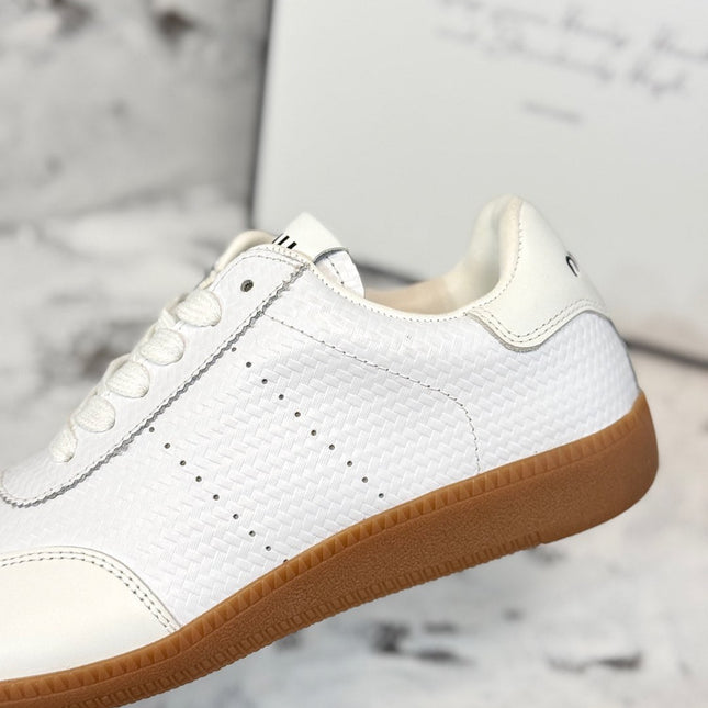 RETRO SNEAKERS IN WHITE LAMBSKIN WITH KNITTED PATTERN