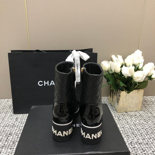 ROUND-TOE SHORT BOOTS BLACK SHEEPSKIN
