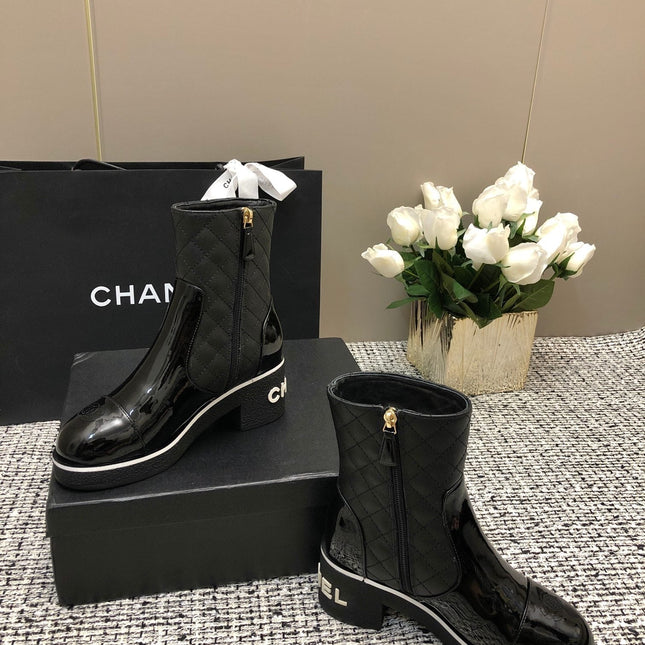 ROUND-TOE SHORT BOOTS BLACK SHEEPSKIN