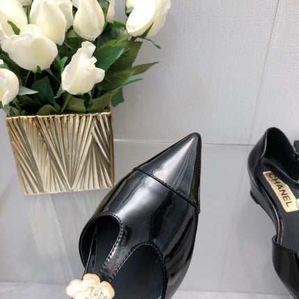 CAMELLIA CAP JANE SANDALS IN BLACK LAMBSKIN