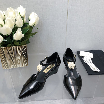 CAMELLIA CAP JANE SANDALS IN BLACK LAMBSKIN