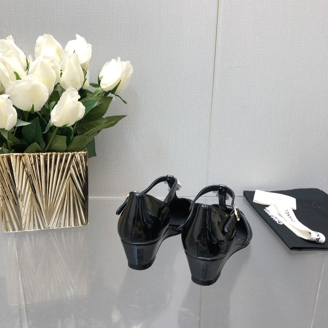 CAMELLIA CAP JANE SANDALS IN BLACK LAMBSKIN