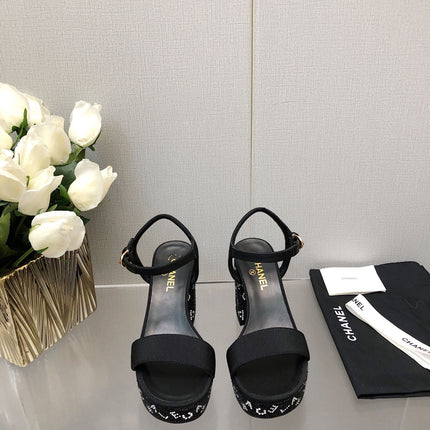 BLOCK HEEL WITH CRYSTAL 9 CM SANDAL IN BLACK FABRIC