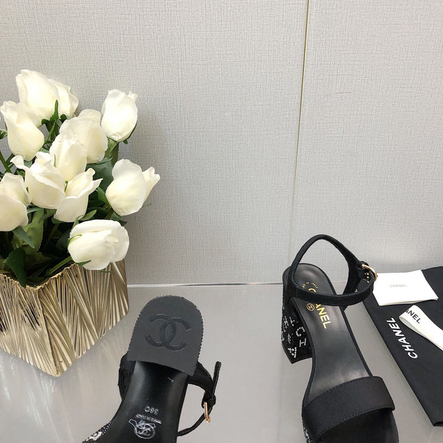 BLOCK HEEL WITH CRYSTAL 9 CM SANDAL IN BLACK FABRIC