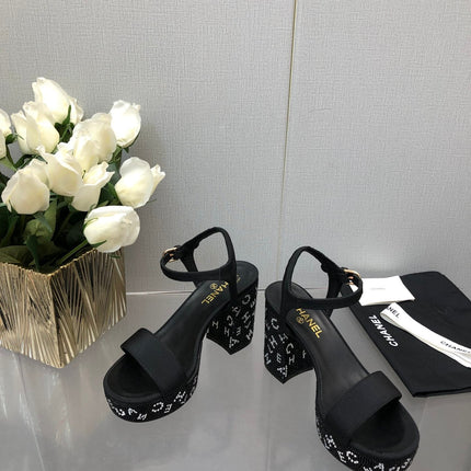 BLOCK HEEL WITH CRYSTAL 9 CM SANDAL IN BLACK FABRIC