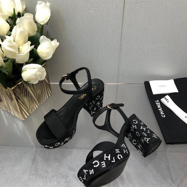 BLOCK HEEL WITH CRYSTAL 9 CM SANDAL IN BLACK FABRIC