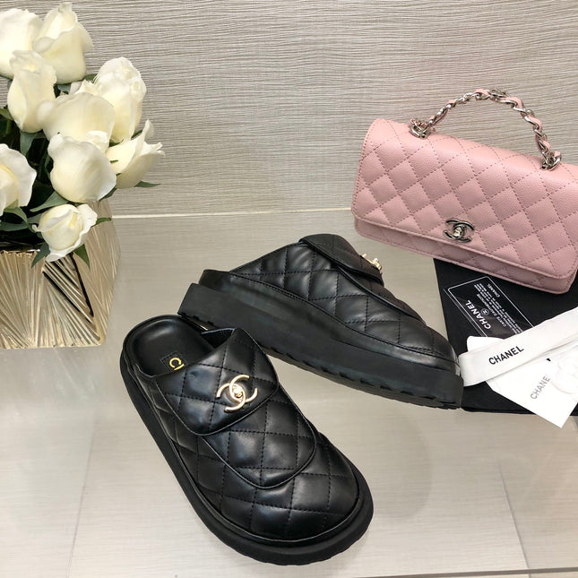 CC TURNLOCK FLAP MULES BLACK LAMBSKIN