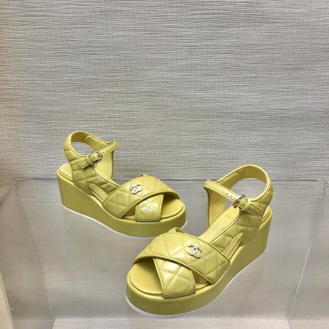 WEDGE SANDALS IN YELLOW CREAM CALFSKIN