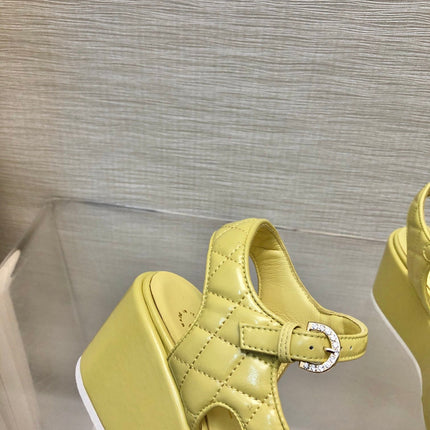 WEDGE SANDALS IN YELLOW CREAM CALFSKIN