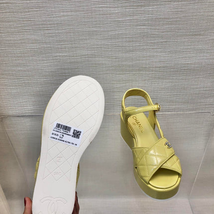 WEDGE SANDALS IN YELLOW CREAM CALFSKIN