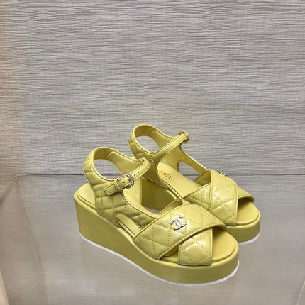 WEDGE SANDALS IN YELLOW CREAM CALFSKIN