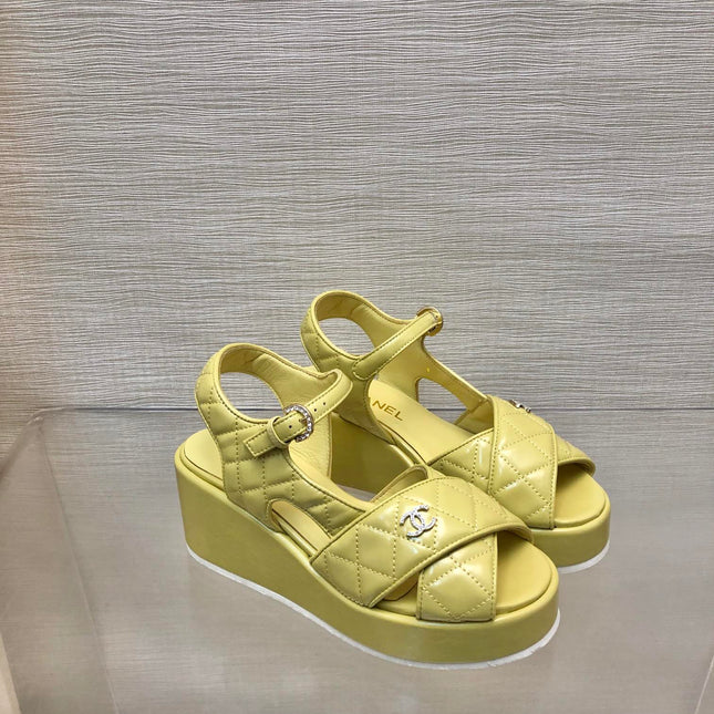 WEDGE SANDALS IN YELLOW CREAM CALFSKIN