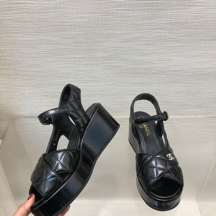 WEDGE SANDALS IN BLACK CALFSKIN