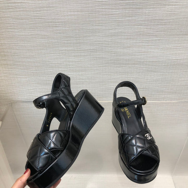 WEDGE SANDALS IN BLACK CALFSKIN