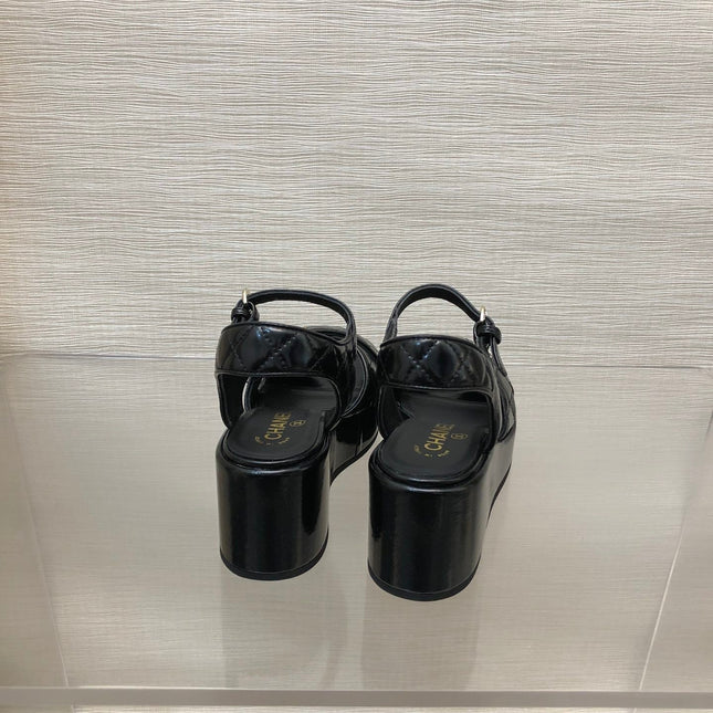 WEDGE SANDALS IN BLACK CALFSKIN