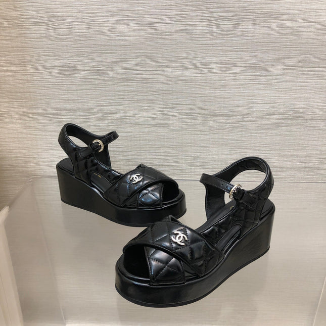 WEDGE SANDALS IN BLACK CALFSKIN