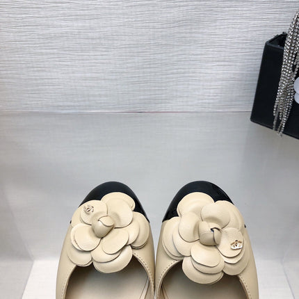 BEIGE MIX BLACK LAMBSKIN CAMELLIA HOLLOW SANDAL