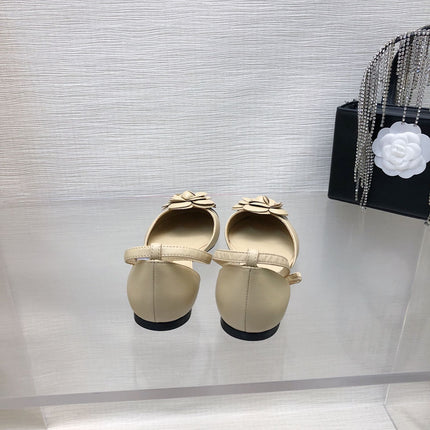 BEIGE MIX BLACK LAMBSKIN CAMELLIA HOLLOW SANDAL