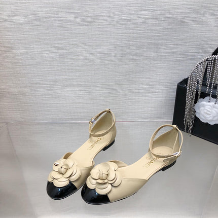 BEIGE MIX BLACK LAMBSKIN CAMELLIA HOLLOW SANDAL