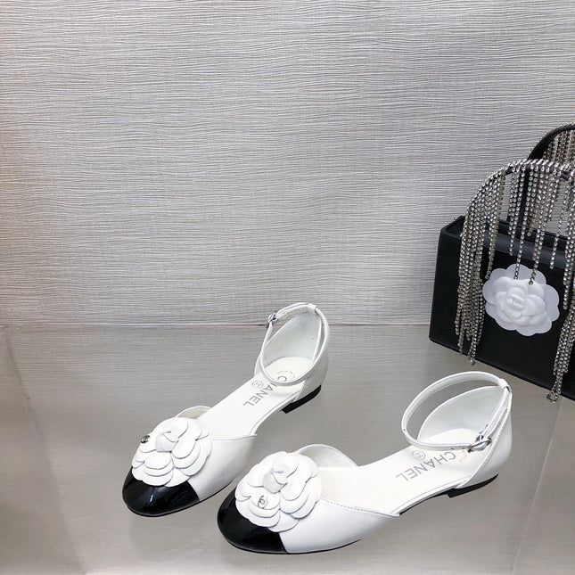WHITE MIX BLACK LAMBSKIN CAMELLIA HOLLOW SANDAL