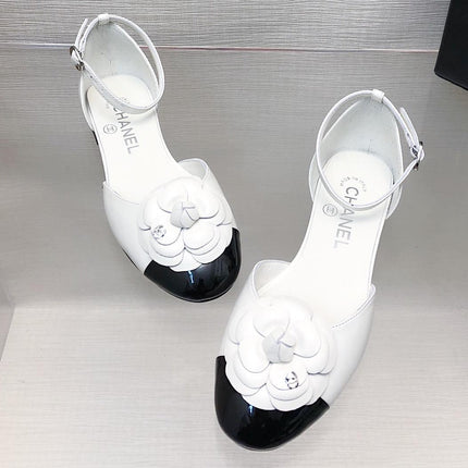 WHITE MIX BLACK LAMBSKIN CAMELLIA HOLLOW SANDAL