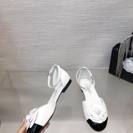 WHITE MIX BLACK LAMBSKIN CAMELLIA HOLLOW SANDAL