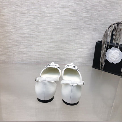 WHITE MIX BLACK LAMBSKIN CAMELLIA HOLLOW SANDAL