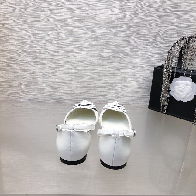 WHITE MIX BLACK LAMBSKIN CAMELLIA HOLLOW SANDAL