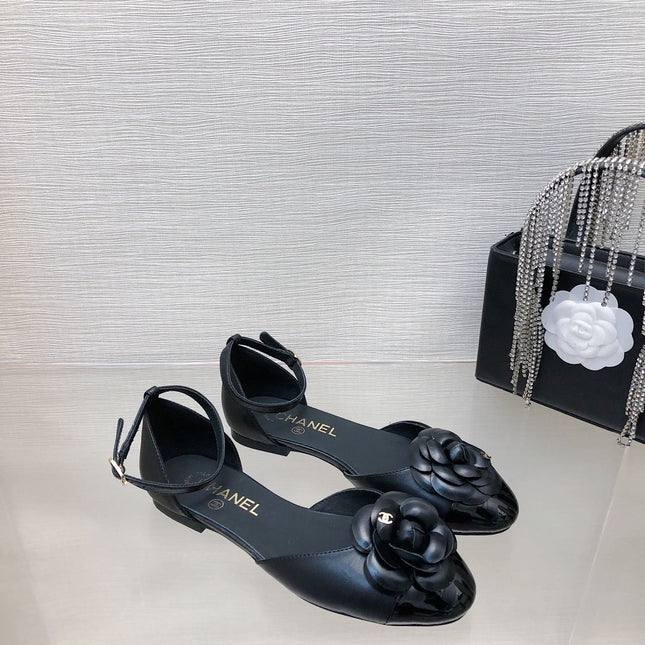 BLACK LAMBSKIN CAMELLIA HOLLOW SANDAL