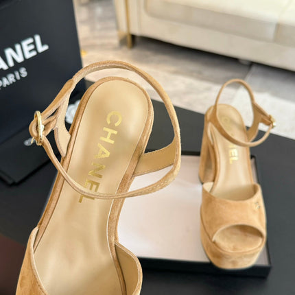 HIGH HEEL PLATFORM SANDALS IN SAND YELLOW SUEDE