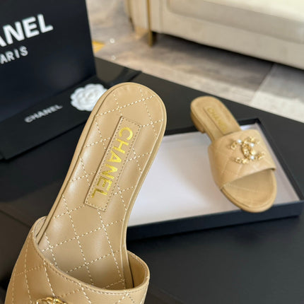 SLIPPERS BEIGE CREAM QUILTED LAMBSKIN